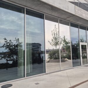 Udvendig reflekterende solfilm mod lys, varme, indkig & blænding